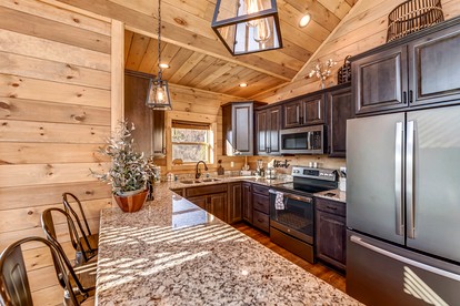 Splendid Luminous Cabin with Spa and Fire Pit in Sevierville, Tennessee - Sevierville, Tennessee - glamping.directory