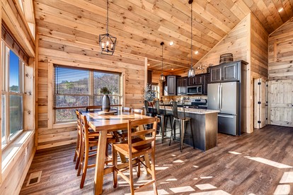 Splendid Luminous Cabin with Spa and Fire Pit in Sevierville, Tennessee - Sevierville, Tennessee - glamping.directory