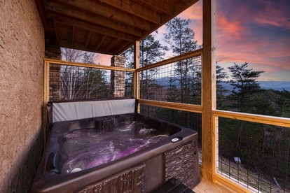 Splendid Luminous Cabin with Spa and Fire Pit in Sevierville, Tennessee - Sevierville, Tennessee - glamping.directory