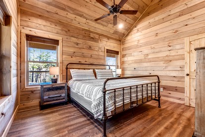 Splendid Luminous Cabin with Spa and Fire Pit in Sevierville, Tennessee - Sevierville, Tennessee - glamping.directory