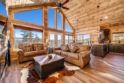Splendid Luminous Cabin with Spa and Fire Pit in Sevierville, Tennessee - Sevierville, Tennessee - glamping.directory