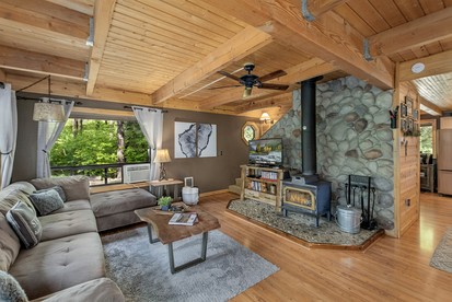 Spectacular Cabin with Amazing Living Outdoor and Indoor Areas in Washington - Leavenworth, Washington - glamping.directory
