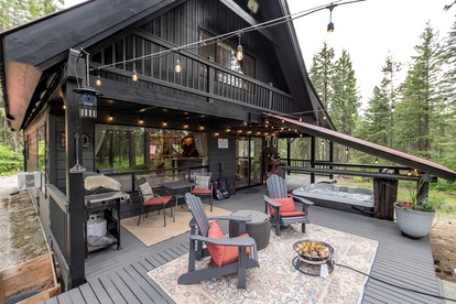 Spectacular Cabin with Amazing Living Outdoor and Indoor Areas in Washington - Leavenworth, Washington - glamping.directory