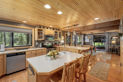 Spectacular Cabin with Amazing Living Outdoor and Indoor Areas in Washington - Leavenworth, Washington - glamping.directory
