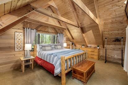 Spectacular Cabin with Amazing Living Outdoor and Indoor Areas in Washington - Leavenworth, Washington - glamping.directory