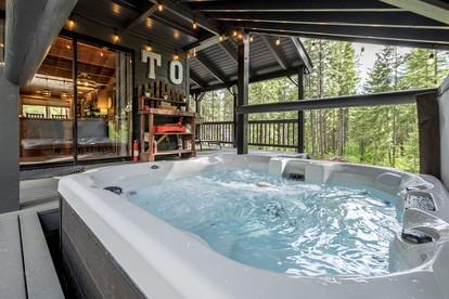 Spectacular Cabin with Amazing Living Outdoor and Indoor Areas in Washington - Leavenworth, Washington - glamping.directory