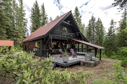 Spectacular Cabin with Amazing Living Outdoor and Indoor Areas in Washington - glamping.directory
