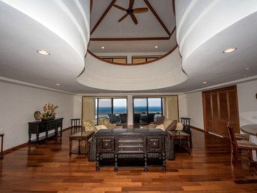 Magnificent Oceanfront Villa with Infinity Pool and Hot Tub in Kailua-Kona, Hawaii - Kailua-Kona, Hawaii - glamping.directory