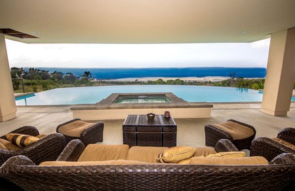 Magnificent Oceanfront Villa with Infinity Pool and Hot Tub in Kailua-Kona, Hawaii - Kailua-Kona, Hawaii - glamping.directory