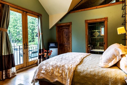 Serengeti-Inspired Vacation Rental for an Escape in Bonner County, Idaho - Sandpoint, Idaho - glamping.directory