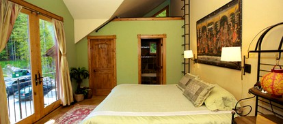 Serengeti-Inspired Vacation Rental for an Escape in Bonner County, Idaho - Sandpoint, Idaho - glamping.directory