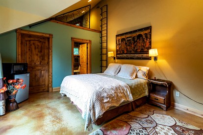 Serengeti-Inspired Vacation Rental for an Escape in Bonner County, Idaho - glamping.directory