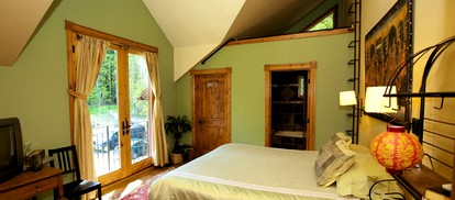 Serengeti-Inspired Vacation Rental for an Escape in Bonner County, Idaho - Sandpoint, Idaho - glamping.directory