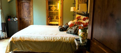 Serengeti-Inspired Vacation Rental for an Escape in Bonner County, Idaho - Sandpoint, Idaho - glamping.directory