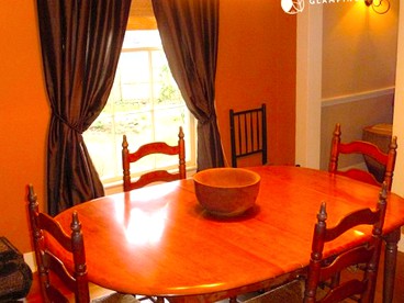 Charming Waterfront Rental for a Weekend Getaway near Mohawk State Park, Connecticut - Cornwall Bridge, Connecticut - glamping.directory