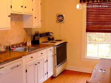Charming Waterfront Rental for a Weekend Getaway near Mohawk State Park, Connecticut - Cornwall Bridge, Connecticut - glamping.directory