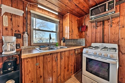 Lakefront Cottage with Fire Pit, Beach & Pet Friendly in Houghton Lake, Michigan - Houghton Lake, Michigan - glamping.directory