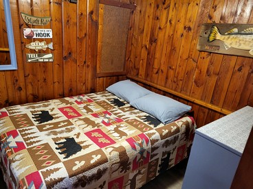 Lakefront Cottage with Fire Pit, Beach & Pet Friendly in Houghton Lake, Michigan - Houghton Lake, Michigan - glamping.directory