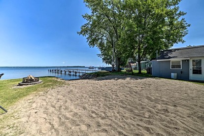 Lakefront Cottage with Fire Pit, Beach & Pet Friendly in Houghton Lake, Michigan - Houghton Lake, Michigan - glamping.directory