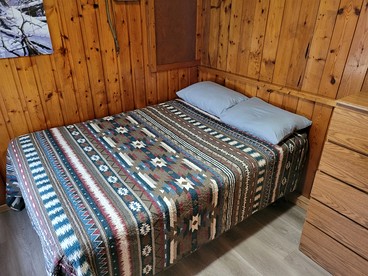 Lakefront Cottage with Fire Pit, Beach & Pet Friendly in Houghton Lake, Michigan - Houghton Lake, Michigan - glamping.directory