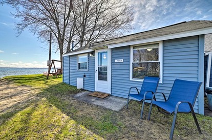 Lakefront Cottage with Fire Pit, Beach & Pet Friendly in Houghton Lake, Michigan - Houghton Lake, Michigan - glamping.directory