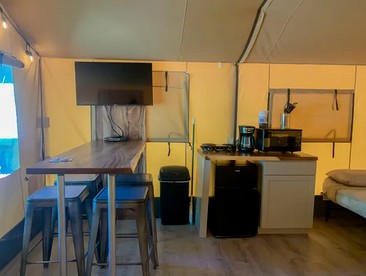 Cozy Safari Tent with Barbecue in Staples, Texas - Staples, Texas - glamping.directory