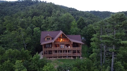 Stunning Secluded Cabin with Fire Pit and Hot-tub in Pittman Center, Tennessee - Pittman Center, Tennessee - glamping.directory