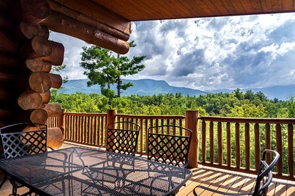 Stunning Secluded Cabin with Fire Pit and Hot-tub in Pittman Center, Tennessee - Pittman Center, Tennessee - glamping.directory