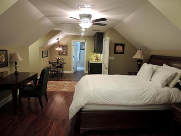Lovely Bed and Breakfast Accommodation Outside of Hopkinsville, Kentucky - Hopkinsville, Kentucky - glamping.directory