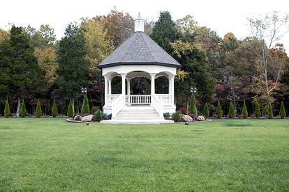 Lovely Bed and Breakfast Accommodation Outside of Hopkinsville, Kentucky - Hopkinsville, Kentucky - glamping.directory