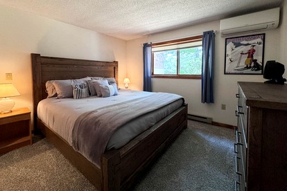 Spacious Lofted Cabin with Pool Table and Views in New Hampshire - North Conway, New Hampshire - glamping.directory