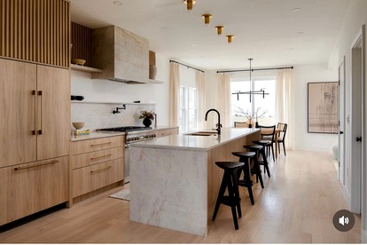 Peaceful Oceanfront Villa in Bourne, Massachusetts - Bourne, Massachusetts - glamping.directory