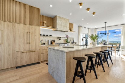 Peaceful Oceanfront Villa in Bourne, Massachusetts - Bourne, Massachusetts - glamping.directory