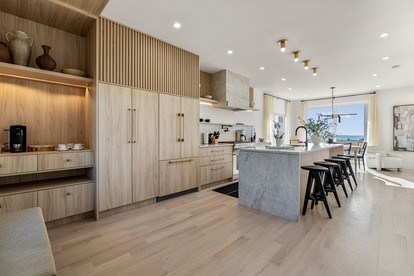 Peaceful Oceanfront Villa in Bourne, Massachusetts - Bourne, Massachusetts - glamping.directory