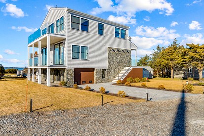 Peaceful Oceanfront Villa in Bourne, Massachusetts - glamping.directory