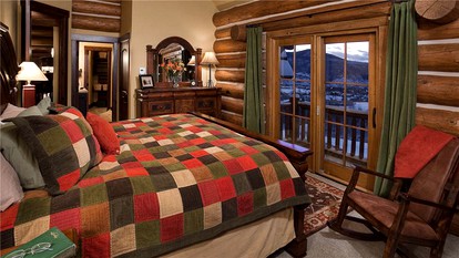 Deluxe Family-Friendly Getaway close to the Ski Slopes in Steamboat Springs, Colorado - Steamboat Springs, Colorado - glamping.directory