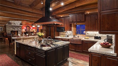 Deluxe Family-Friendly Getaway close to the Ski Slopes in Steamboat Springs, Colorado - Steamboat Springs, Colorado - glamping.directory