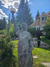 Peaceful Waterfront Retreat with Fire Pit & Nature-Filled Surroundings in McCall, Idaho - McCall, Idaho - glamping.directory