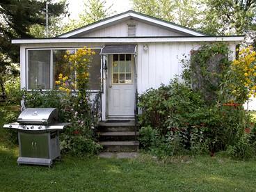 Peaceful Cottage Rental with Lake Champlain Views on Missisquoi Bay in Vermont - glamping.directory