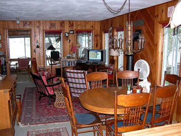 Peaceful Cottage Rental with Lake Champlain Views on Missisquoi Bay in Vermont - West Swanton, Vermont - glamping.directory