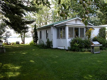 Peaceful Cottage Rental with Lake Champlain Views on Missisquoi Bay in Vermont - West Swanton, Vermont - glamping.directory