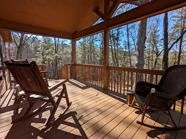 Serene Group Getaway Cabin with Private Hot Tub and Grill near the Smokies in Sevierville, Tennessee - Sevierville, Tennessee - glamping.directory