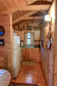 Deluxe Cabin Rental with Hot Tub near Chimney Rock State Park, North Carolina - Lake Lure, North Carolina - glamping.directory