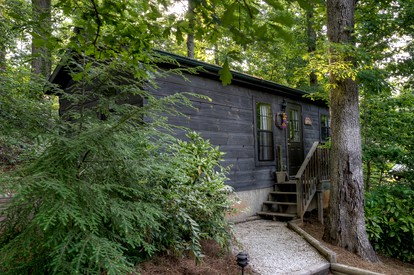 Deluxe Cabin Rental with Hot Tub near Chimney Rock State Park, North Carolina - glamping.directory