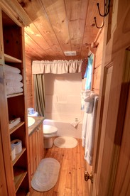 Deluxe Cabin Rental with Hot Tub near Chimney Rock State Park, North Carolina - Lake Lure, North Carolina - glamping.directory