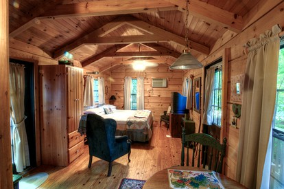 Deluxe Cabin Rental with Hot Tub near Chimney Rock State Park, North Carolina - Lake Lure, North Carolina - glamping.directory