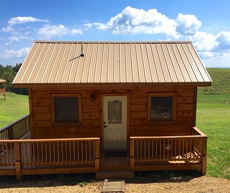 Charming Cabin Rental with Blue Ridge Mountain Views in Purlear, North Carolina - Purlear, North Carolina - glamping.directory