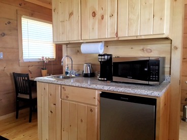 Charming Cabin Rental with Blue Ridge Mountain Views in Purlear, North Carolina - Purlear, North Carolina - glamping.directory