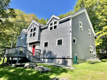 Secluded Cottage with Stunning Sights in Winhall, Vermont - glamping.directory