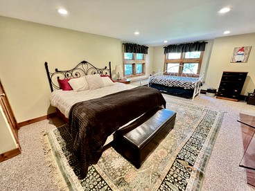 Secluded Cottage with Stunning Sights in Winhall, Vermont - Winhall, Vermont - glamping.directory